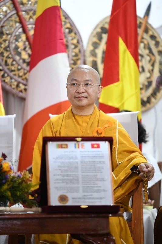 TT. Thích Nhật Từ nhận “Giải thưởng Hiền sĩ về Diệu pháp và Triết học” tại Sri Lanka
