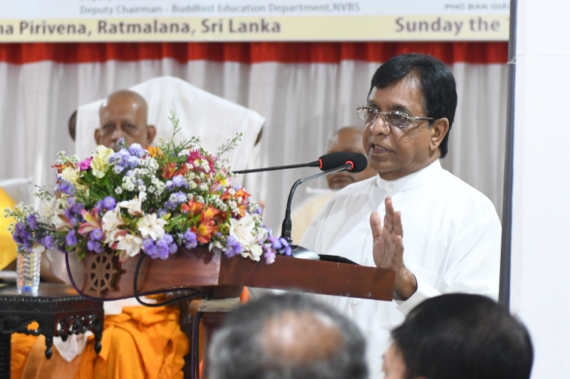 TT. Thích Nhật Từ nhận “Giải thưởng Hiền sĩ về Diệu pháp và Triết học” tại Sri Lanka