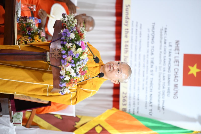 TT. Thích Nhật Từ nhận “Giải thưởng Hiền sĩ về Diệu pháp và Triết học” tại Sri Lanka