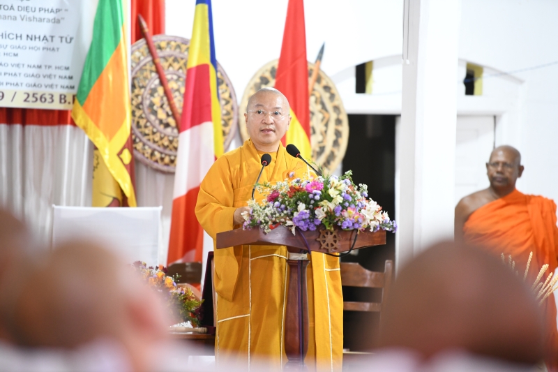 TT. Thích Nhật Từ nhận “Giải thưởng Hiền sĩ về Diệu pháp và Triết học” tại Sri Lanka