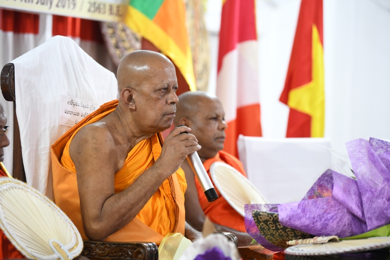 TT. Thích Nhật Từ nhận “Giải thưởng Hiền sĩ về Diệu pháp và Triết học” tại Sri Lanka