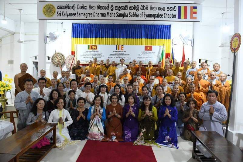 TT. Thích Nhật Từ nhận “Giải thưởng Hiền sĩ về Diệu pháp và Triết học” tại Sri Lanka