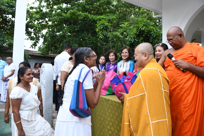 TT. Thích Nhật Từ nhận “Giải thưởng Hiền sĩ về Diệu pháp và Triết học” tại Sri Lanka
