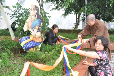 Chùm ảnh: Không khí nô nức chuẩn bị cho Đại lễ Phật đản PL 2555 - DL 2011 tại Lạng Sơn