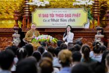 Ca sĩ Nhật Kim Anh khuyến khích hơn 800 bạn trẻ hãy siêng năng làm điều thiện để cuộc sống tốt đẹp hơn