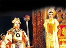 Mạnh Hùng (Lý Thường Kiệt) và Hồng Hạnh (Ỷ Lan) trong vở Trọn đời trung hiếu với Thăng Long - Ảnh: M.Châu