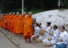 Truyền Thống Khất Thực
