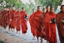 24 Oai nghi thi hóa Việt ngữ