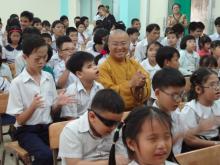 Đoàn từ thiện Đạo Phật Ngày Nay tặng quà tại Trường khiếm thị Nguyễn Đình Chiểu và Trung tâm Giáo dục Dạy nghề Thiếu niên TP. HCM