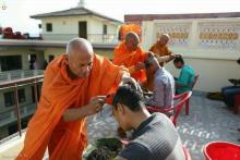 Nepal: Phật giáo tổ chức xuất gia gieo duyên và nhiễu hành quanh Thành phố Kathmandu