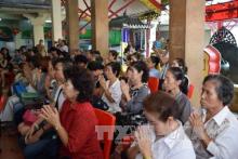 Đông đảo bà con Việt kiều tham gia lễ cầu siêu. Ảnh: Sơn Nam