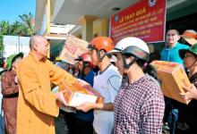 Thanh Hóa: PG tỉnh tặng 900 suất quà đợt I đến đồng bào miền Trung