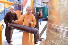 Khai đại hồng chung tại Việt Nam Quốc Tự