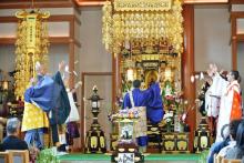 Phật Đản ở xứ sở hoa anh đào