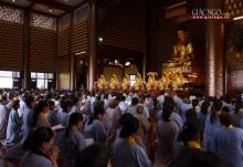 Chùm ảnh: Trang nghiêm lễ vía Phật A Di Đà tại chùa Huê Nghiêm