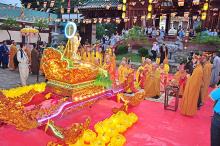 Gia Lai:Thiêng Liêng Lễ Rước Kiệu Phật