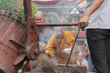 Chư tôn đức làm lễ chú nguyện