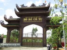 Cổng tam quan nhà chùa