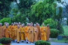 Chùm ảnh: Tụng kinh, thiền hành, nghe giảng và dùng cơm trong chánh niệm tại Học viện PGVN tại TP. HCM