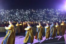 Hà Nam: Hàng vạn người thưởng thức đêm văn nghệ do VTV1 trực tiếp - chào mừng Đại lễ Vesak LHQ