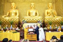 Lần đầu tiên “Giải thưởng vàng hòa bình Atisha Dipankar” được trao tại Việt Nam