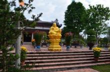 Dòng đời cứ thế trôi nhưng mái chùa còn đó!