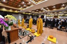 Hành giả sám pháp địa xúc trong khóa tu "Xuất gia gieo duyên" (lần 7) tại chùa Giác Ngộ