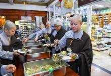 Chùm ảnh: Ăn cơm chánh niệm trưa ngày 15/09/2020