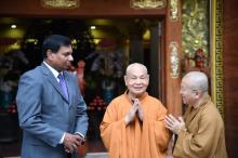 Đại sứ đặc mệnh toàn quyền Sri Lanka vấn an HT. Thích Thiện Nhơn