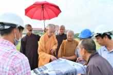 HT. Thích Trí Quảng cùng chư Tôn đức Hội đồng Điều hành khảo sát thực địa chuẩn bị xây dựng tòa Học đường 2 và Thư viện tại cơ sở II