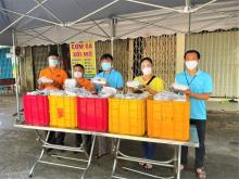 Giữa Tâm Dịch Chùa Giác Ngộ Mang Đến 1.700 Bữa Cơm Yêu Thương Cho Bà Con