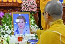 Lễ cầu siêu thân mẫu ca sĩ Ngọc Sơn