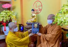 TT. Nhật Từ chúc xuân Trưởng lão Hòa thượng Chủ tịch HĐTS GHPGVN