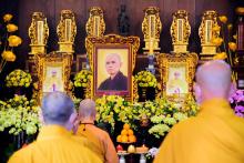 Trưởng lão Hòa thượng Thích Trí Quảng tưởng niệm Thiền sư Thích Nhất Hạnh tại Tổ đình Ấn Quang