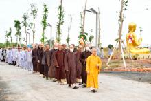Thời thiền hành đầu tiên trong khóa tu Tuần An Lạc