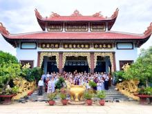 Phật tử Ninh Hoà hành hương cúng dường An cư kiết hạ