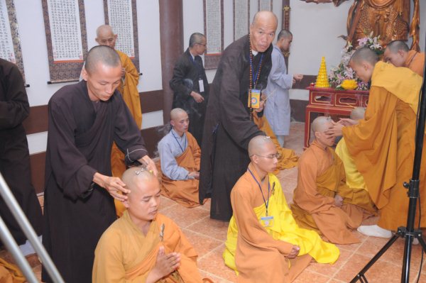 Đăng đàn thọ giới Bồ Tát