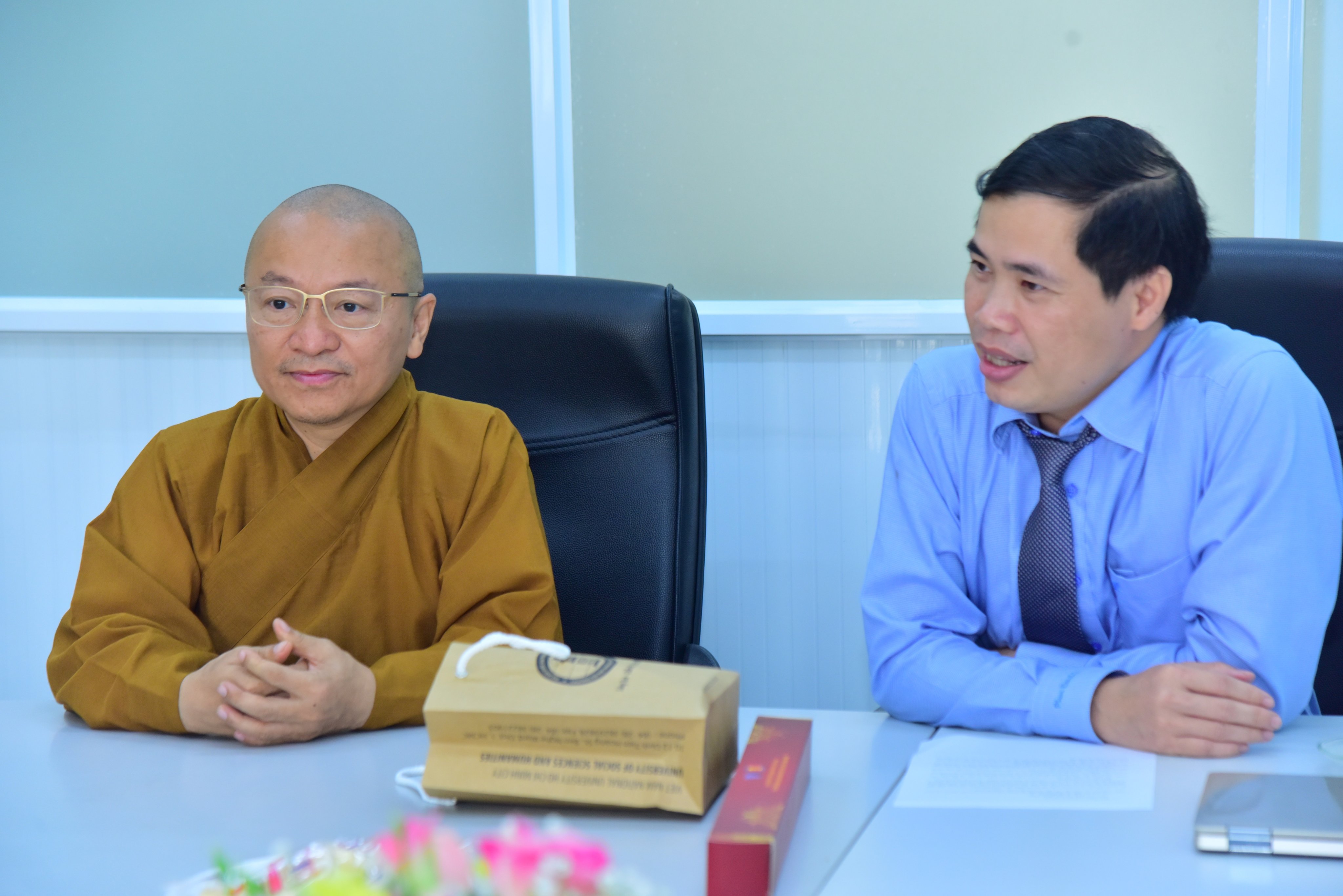 Thượng tọa Tiến sĩ Thích Nhật Từ thăm và làm việc với Khoa Triết học Đại học KHXH&amp;NV ĐHQG TP. Hồ Chí Minh